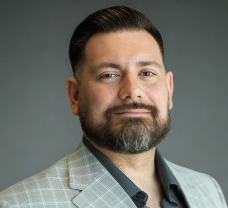 Cosmo Papaceno headshot
